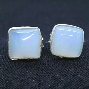 💯% Genuine 3ct opalite cobachon earrings. Gorgeous. 925 setting